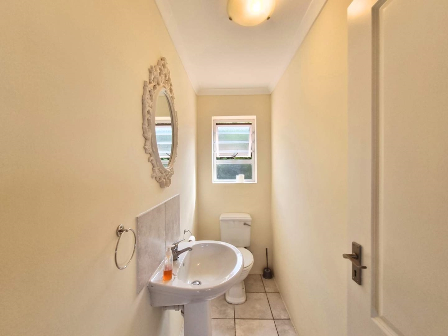 5 Bedroom Property for Sale in Chanteclair Western Cape